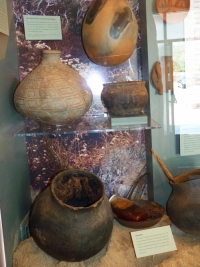Native American ancient pottery, Barona<br />
Museum